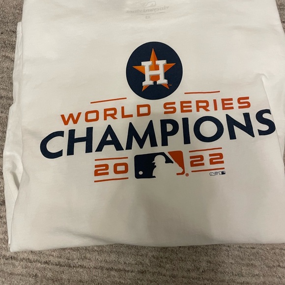 Vineyard Vines Astro long sleeve shirt. Size x-small - Picture 2 of 3